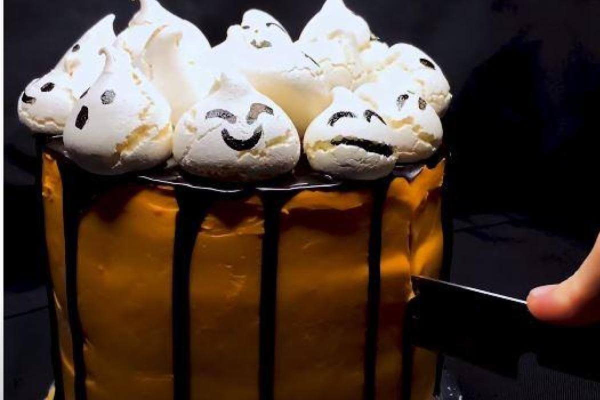 Halloween Cake 1 2