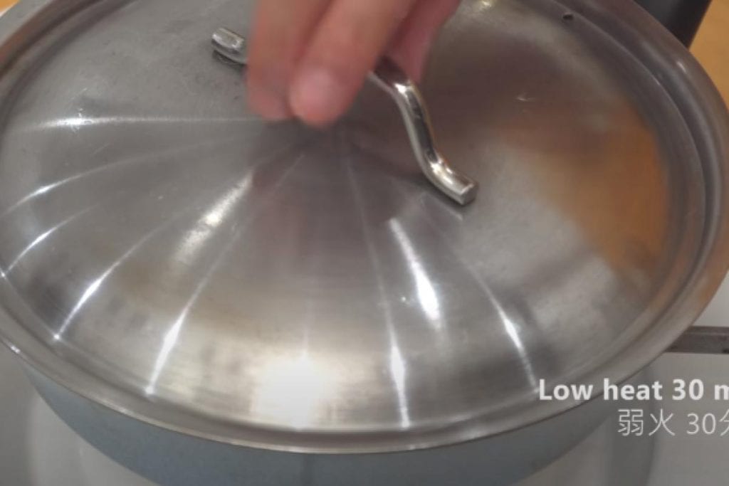 45k Likes! This ‘Bear-Masked’ Guy Makes Banana Cake Without An Oven 13 Banana Cake Without An Oven 11