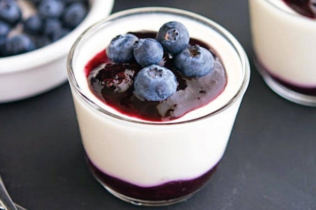 10 Easy Dessert Recipes For Father's Day (We Loved No.7) 4 Greek Yogurt Panna Cotta with Blueberry Sauce 1