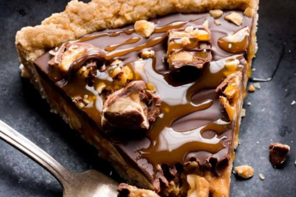 10 Easy Dessert Recipes For Father's Day (We Loved No.7) 6 Snickers Caramel Tart 1