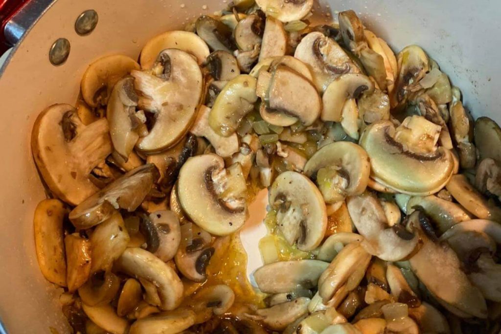 This Is How You Can Make Your Own Mushroom Soup And Save Money 2 This Is How You Can Make Your Own Mushroom Soup And Save Money 3