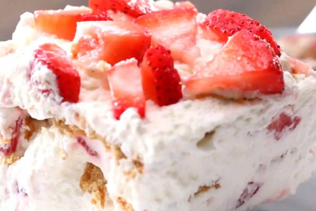 8 Easy No-Bake Desserts You Can Try At Home (No.5 is so addictive!) 10 STRAWBERRY ICEBOX CAKE