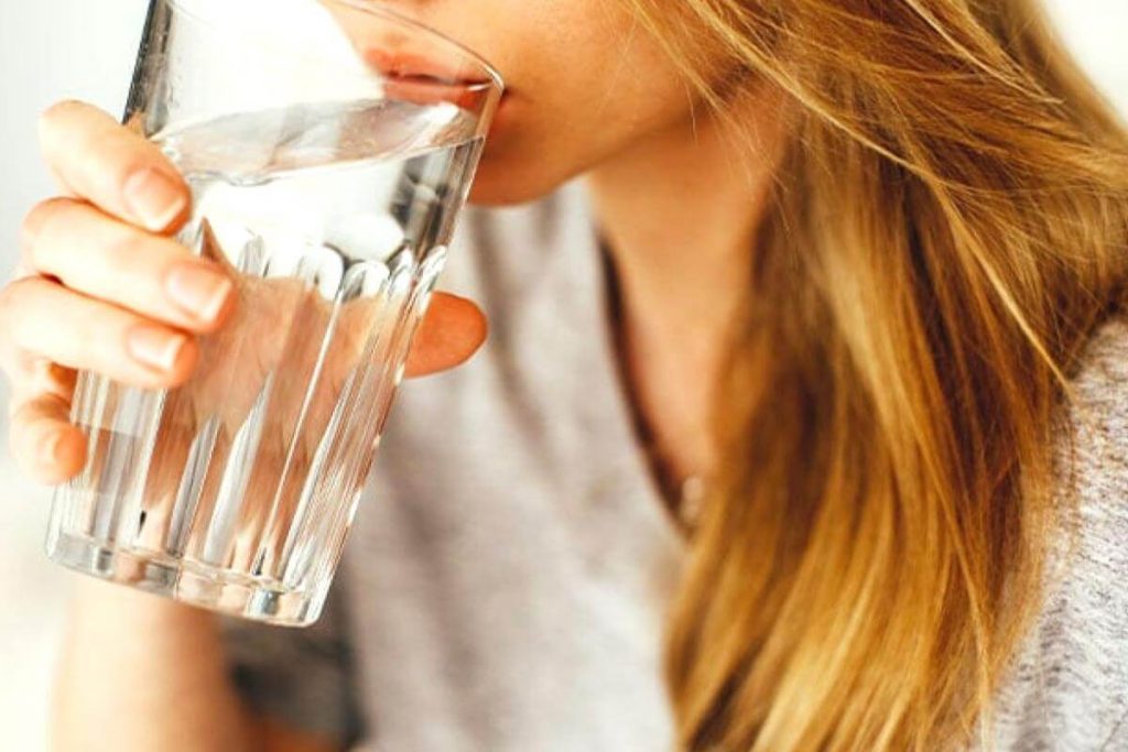 See How The Raisin Trick Helps Along With Other Weight Loss Hacks (No.7 May Surprise You) 4 StayHydated 1