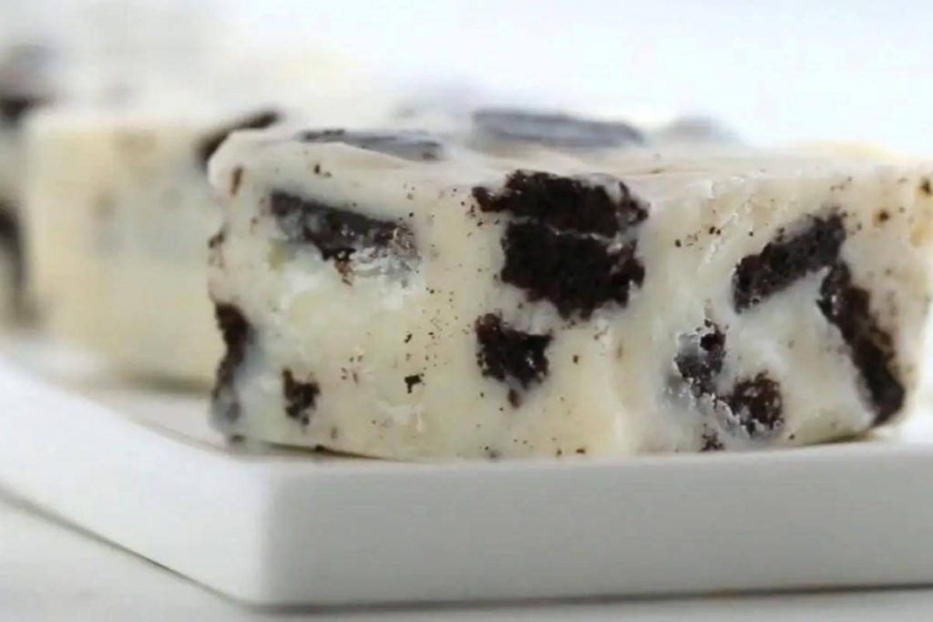 Top 5 3-Ingredient Snack Recipes (No.3 is trending among fitness freaks!) 2 Ingredient Cookies Cream Fudge