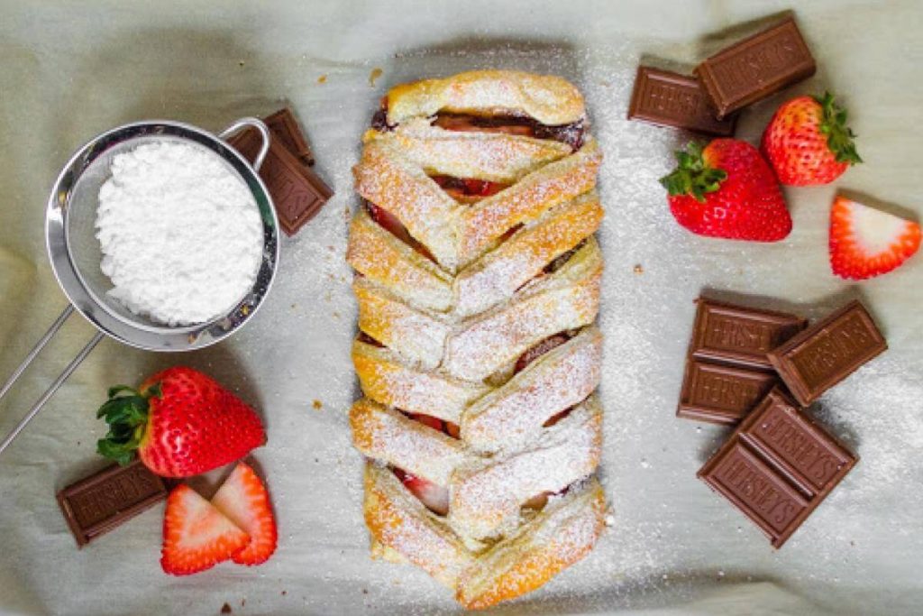 Top 5 3-Ingredient Snack Recipes (No.3 is trending among fitness freaks!) 8 ingredient Chocolate Strawberry Pastry