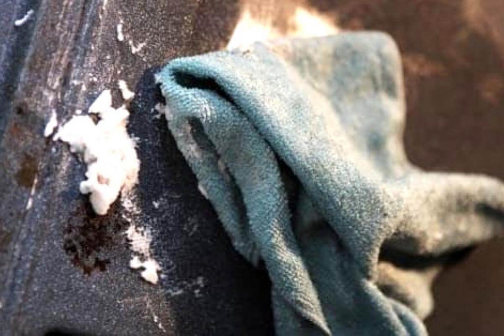 Here’s A Quick Way to Clean Your Oven! 3 Coat the paste all over the oven to clean it out.