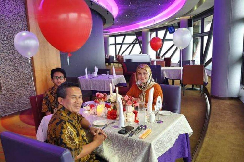 10 Restoran Mesti Dicuba di Lembah Klang 2025 18 Atmosphere KL Tower