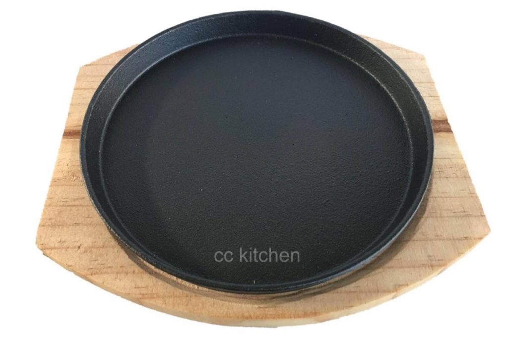 10 Alat Memasak Besi Terbaik di Malaysia 2025 11 Cast Iron Sizzling Round Plate
