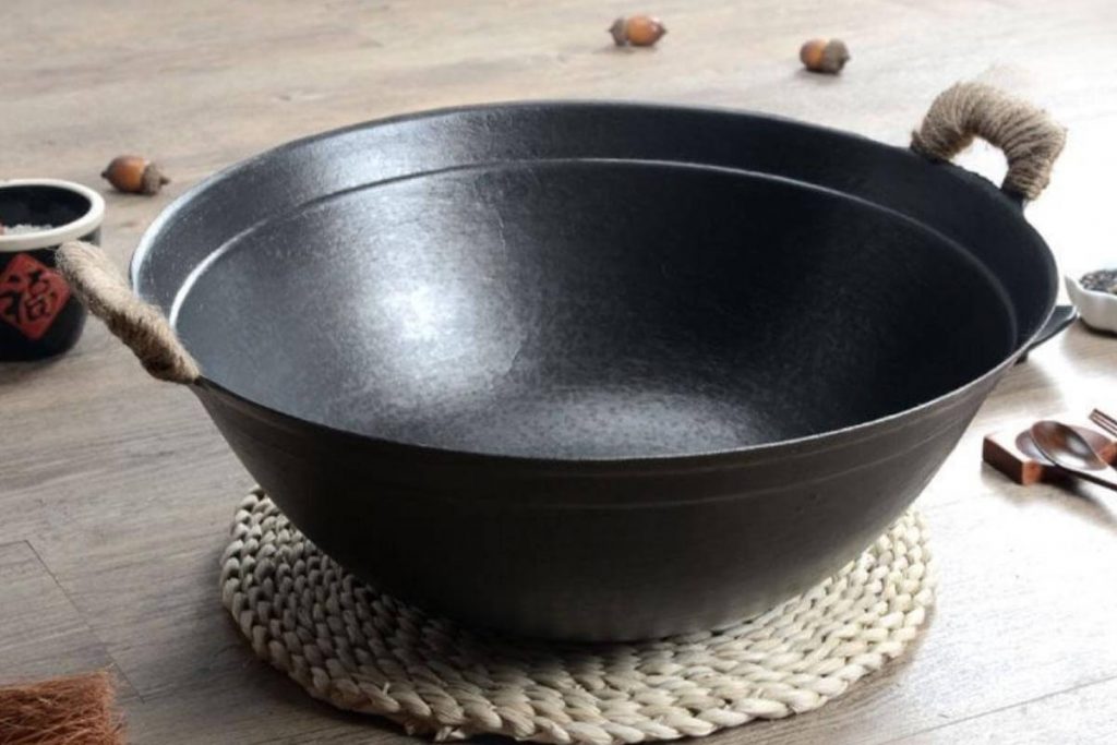 10 Alat Memasak Besi Terbaik di Malaysia 2025 4 KC Kuali Cast Iron Skillet Frying Wok