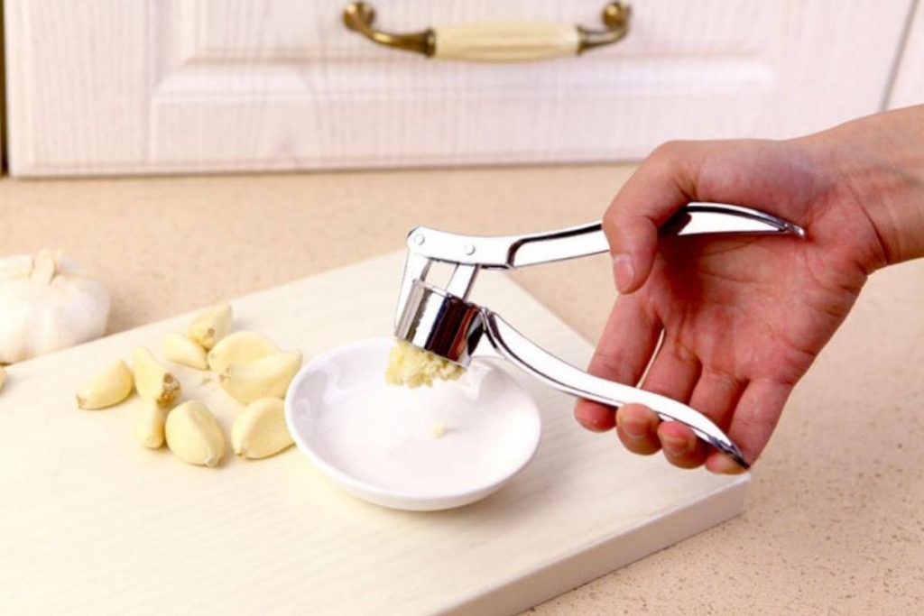 Top 8 Best Garlic Press in Malaysia 2025 2 Wenbo Stainless Steel Round Garlic Press