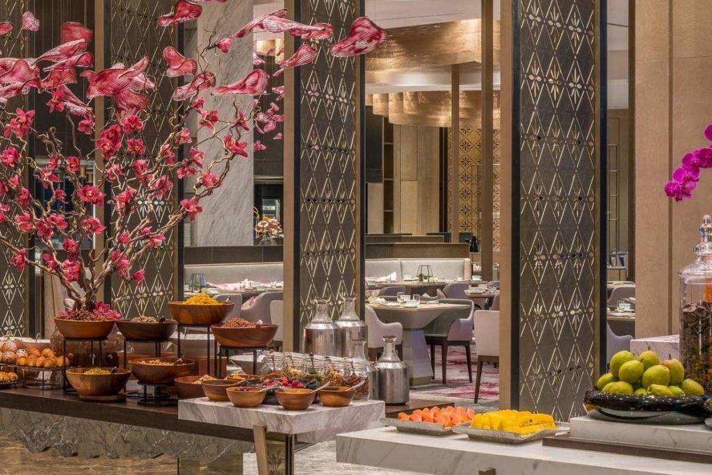10 Bufet Hotel Terbaik di Kuala Lumpur 2025 8 Curate at Four Seasons Hotel Kuala Lumpur