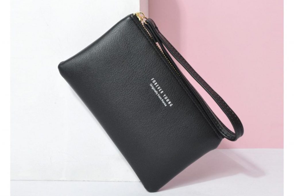 8 Beg Clutch Terbaik untuk Wanita di Malaysia 2025 3 Pierre Loues Clutch Bag