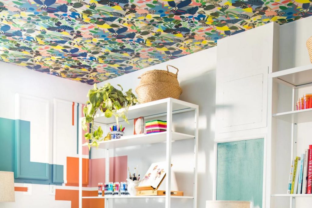 10 Idea Hiasan Bilik Tidur Terbaik di Malaysia 2025 3 Put Wallpaper on The Ceiling