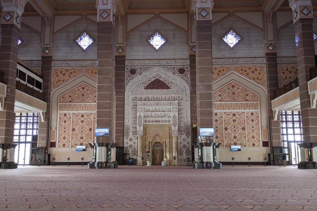 9 Tempat Menarik di Putrajaya 2025 3 Putra Mosque