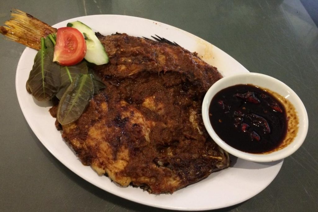 <strong>10 Ikan Bakar Terbaik di Ipoh 2025</strong> 4 Restoran Simpang Tiga