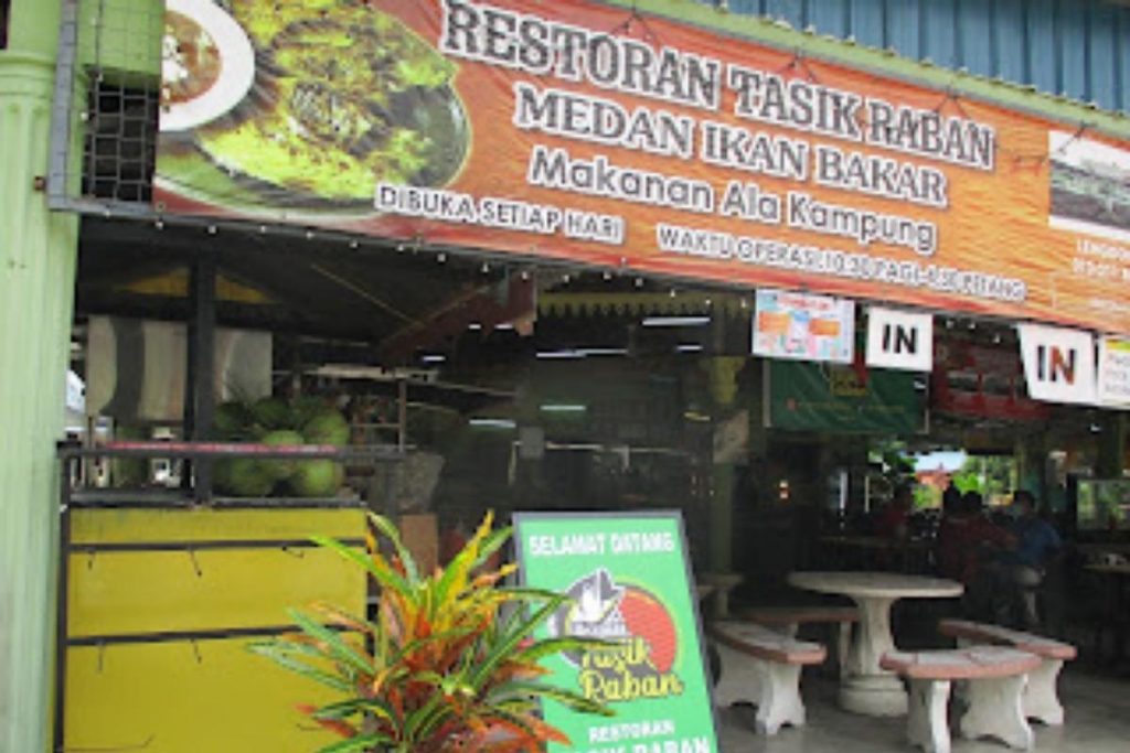 <strong>10 Ikan Bakar Terbaik di Ipoh 2025</strong> 20 Restoran Tasik Raban