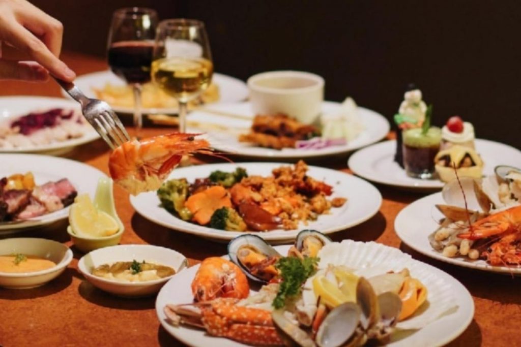 10 Bufet Hotel Terbaik di Kuala Lumpur 2025 15 Traders Hotel Kuala Lumpur