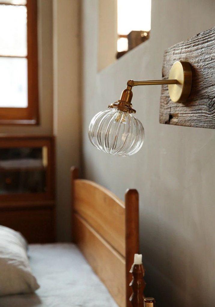 10 Idea Hiasan Bilik Tidur Terbaik di Malaysia 2025 6 Use Wall Lamp