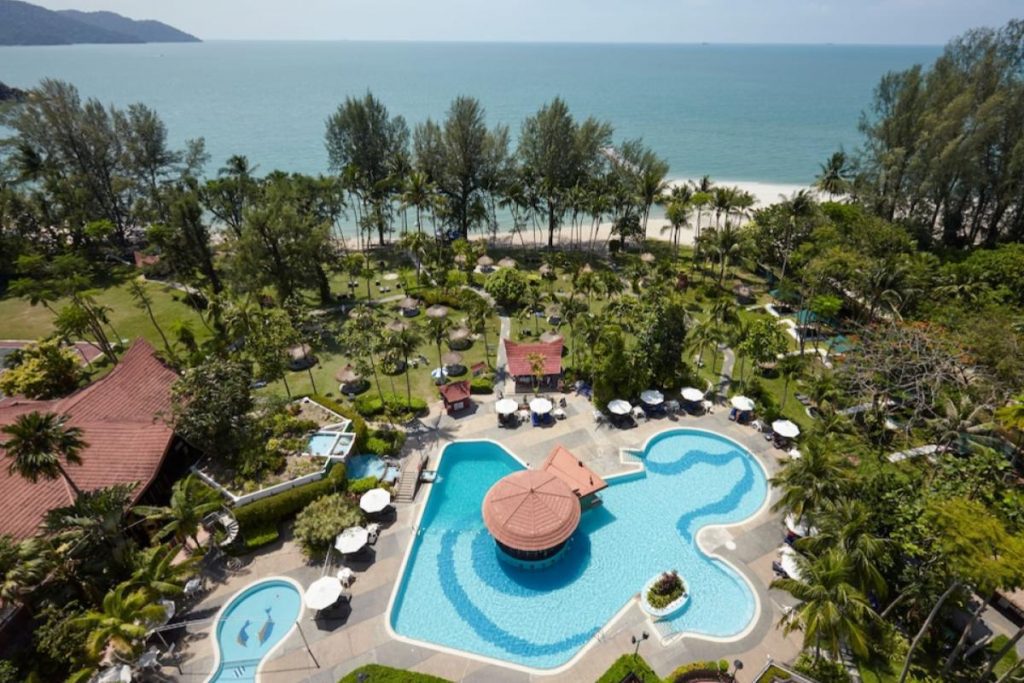 10 Tempat Penginapan Terbaik di Pulau Pinang 2025 24 Bayview Beach Resort