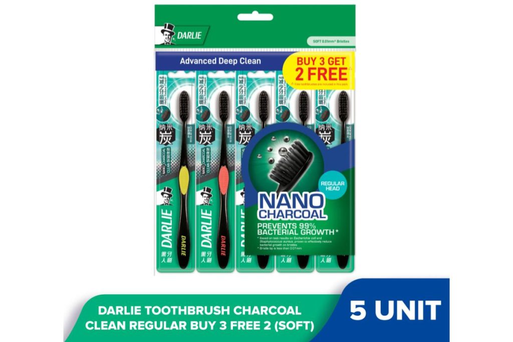 Top 8 Best Manual Toothbrushes in Malaysia 2025 7 Darlie Charcoal Clean Toothbrush