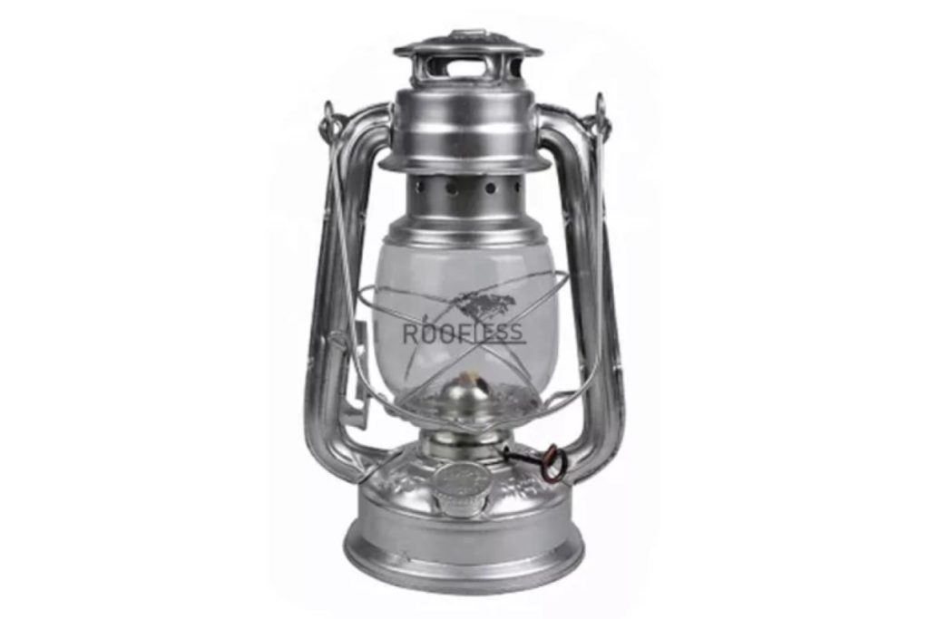 9 Lampu Perkhemahan Terbaik di Malaysia 2025 6 Kerosene Oil Lantern Camping Lamp