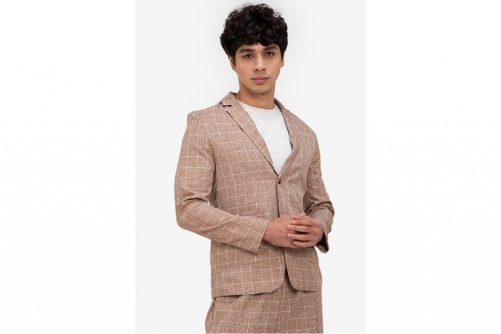 8 Blazers Terbaik untuk Lelaki di Malaysia 2025 7 Loose Grid Pattern Blazer