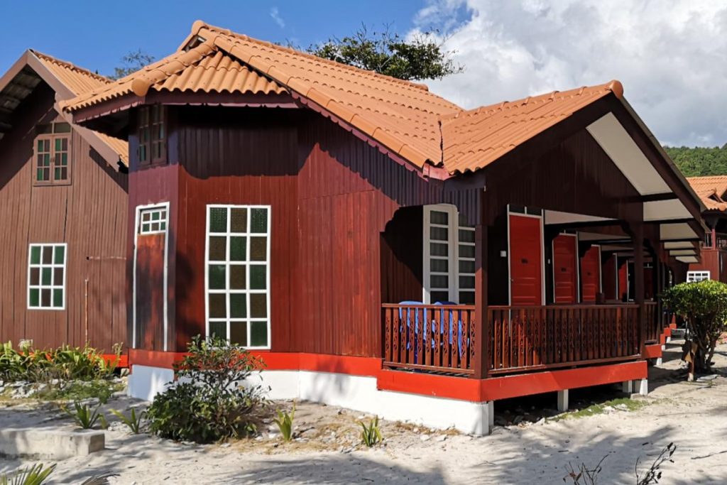8 Tempat Penginapan Terbaik di Pulau Redang 2025 15 Redang Lagoon Chalet