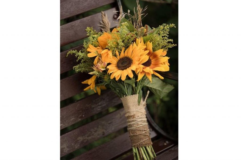 Top 10 Best Affordable Fresh Flowers in Malaysia 2025 7 Sunflower