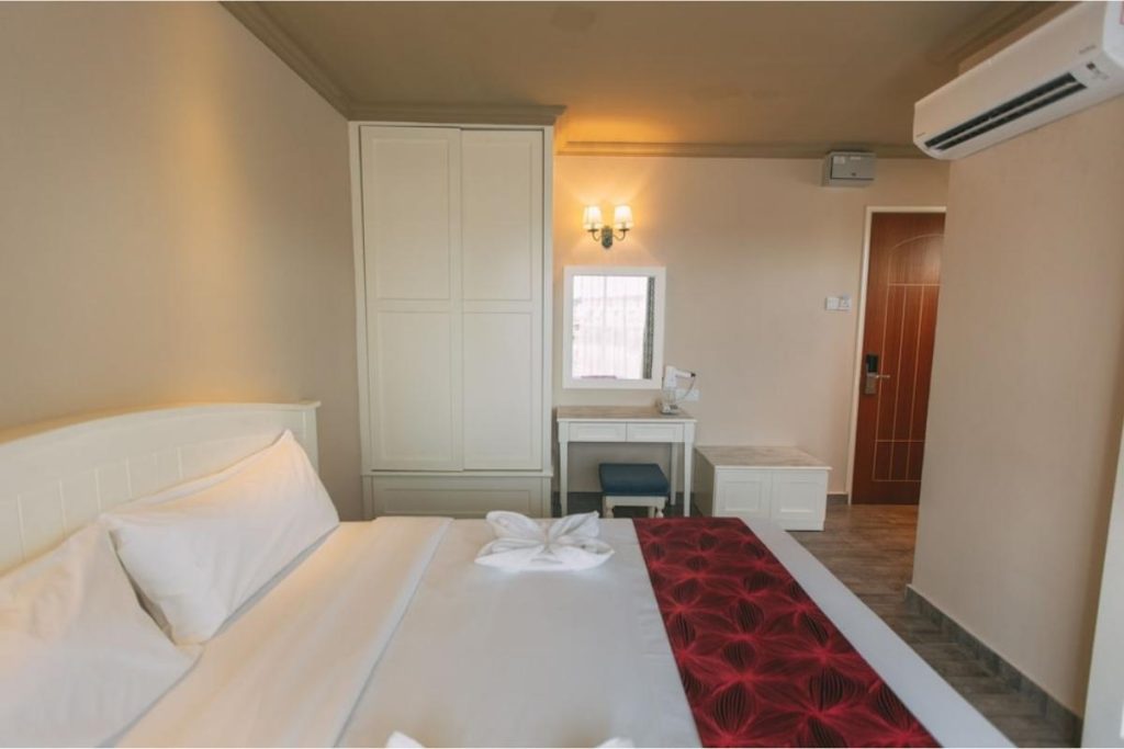 8 Tempat Penginapan Terbaik di Port Dickson 2025 24 Tasik Villa International Resort Port Dickson