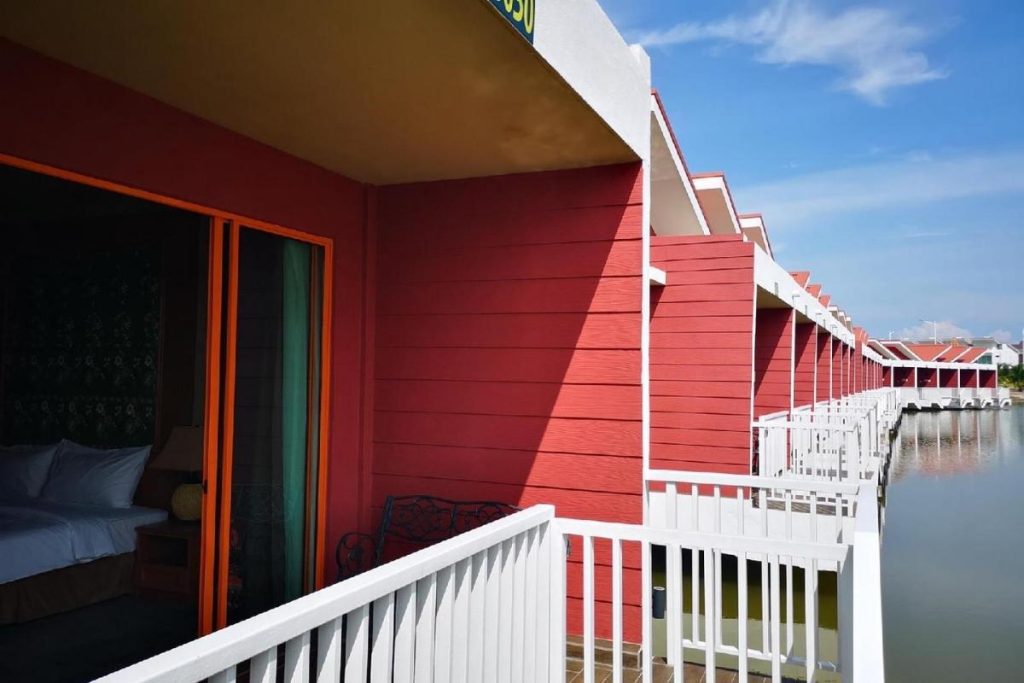 8 Tempat Penginapan Terbaik di Port Dickson 2025 23 Tasik Villa International Resort Port Dickson