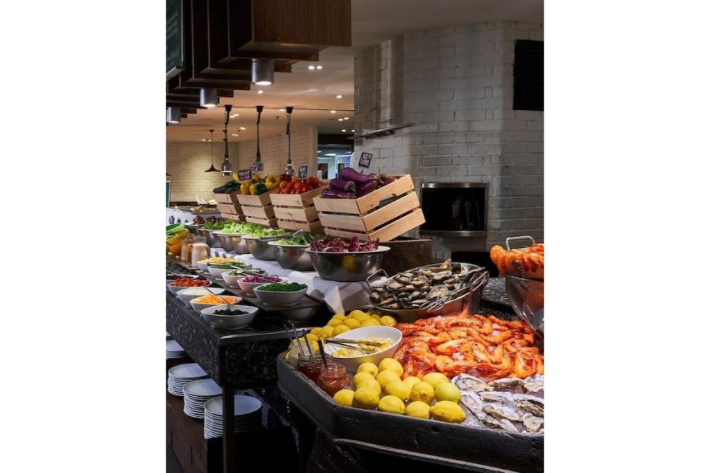 8 Tempat Menarik bagi Sambutan Birthday di Johor 2025 12 Cafe BLD at Renaissance Johor Bahru Hotel