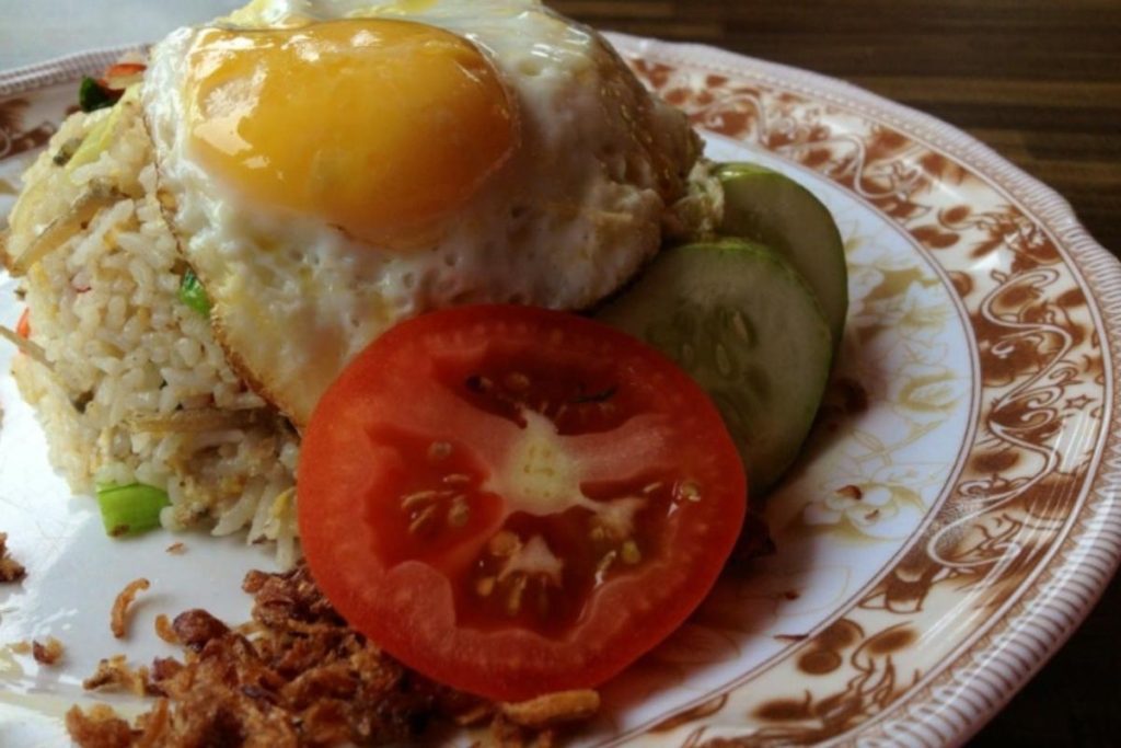 8 Tempat Menarik di Pulau Perhentian 2025 16 Enjoy Local Dishes At Ewans Restaurant