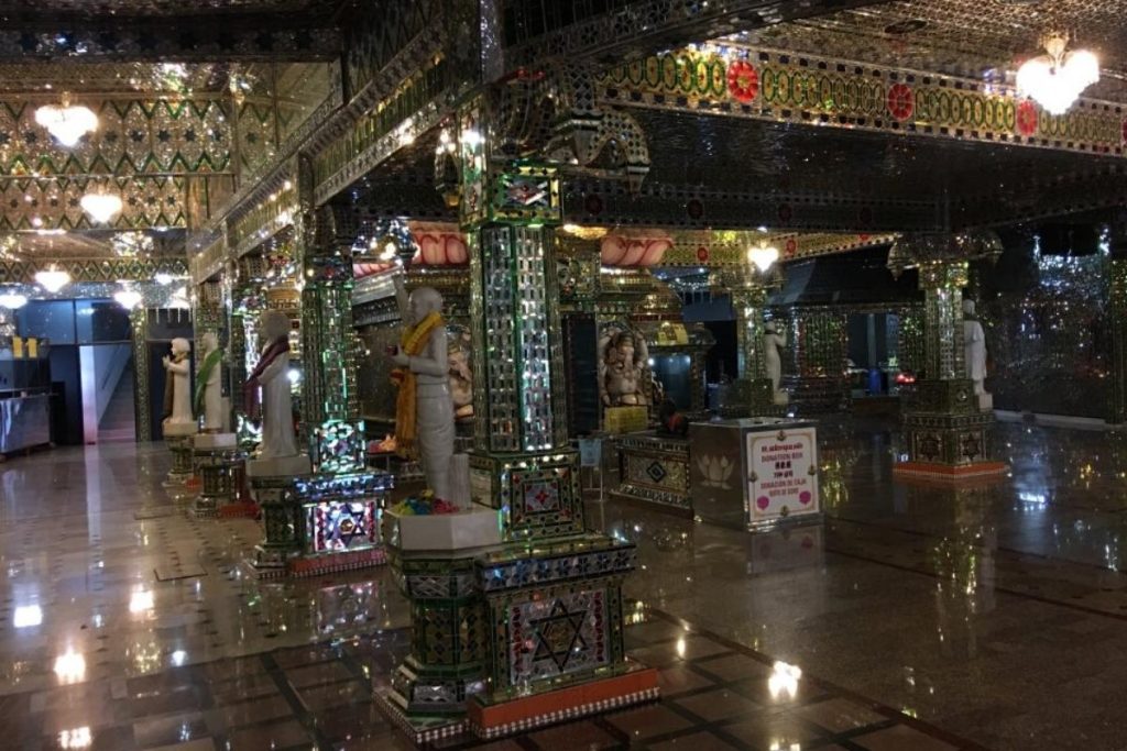 8 Tempat Menarik di Johor 2025 2 Explore The Arulmigu Sri Rajakaliamman Glass Temple