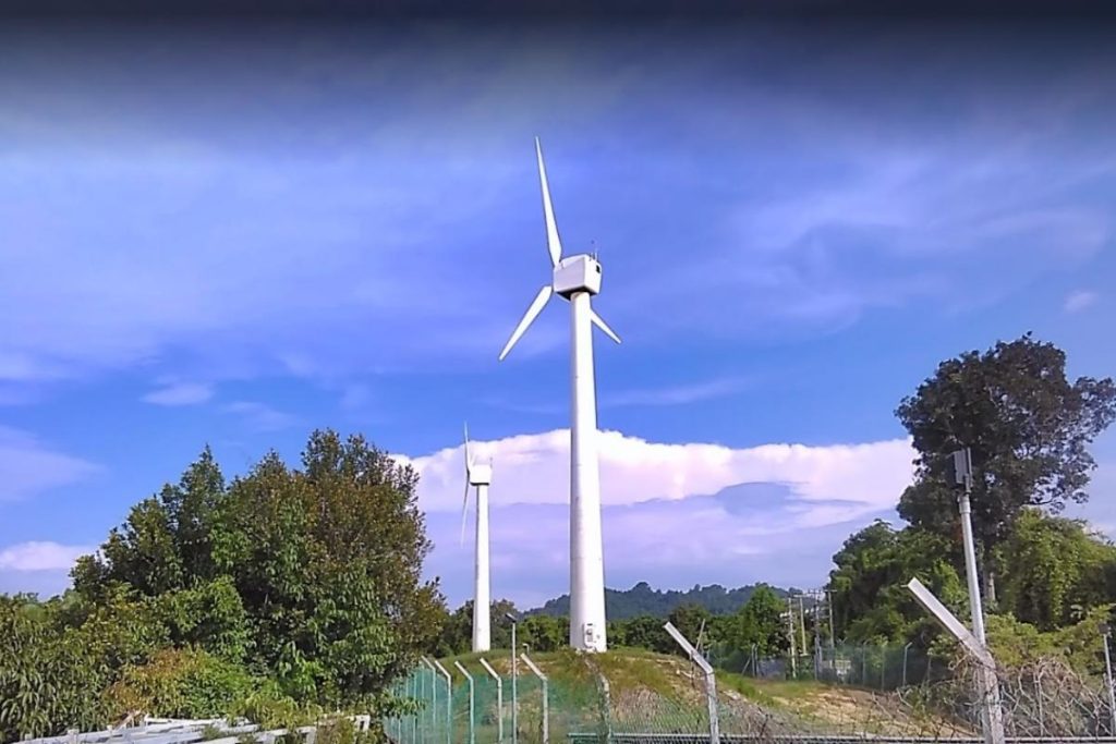 8 Tempat Menarik di Pulau Perhentian 2025 2 Hike Up Wind Farm