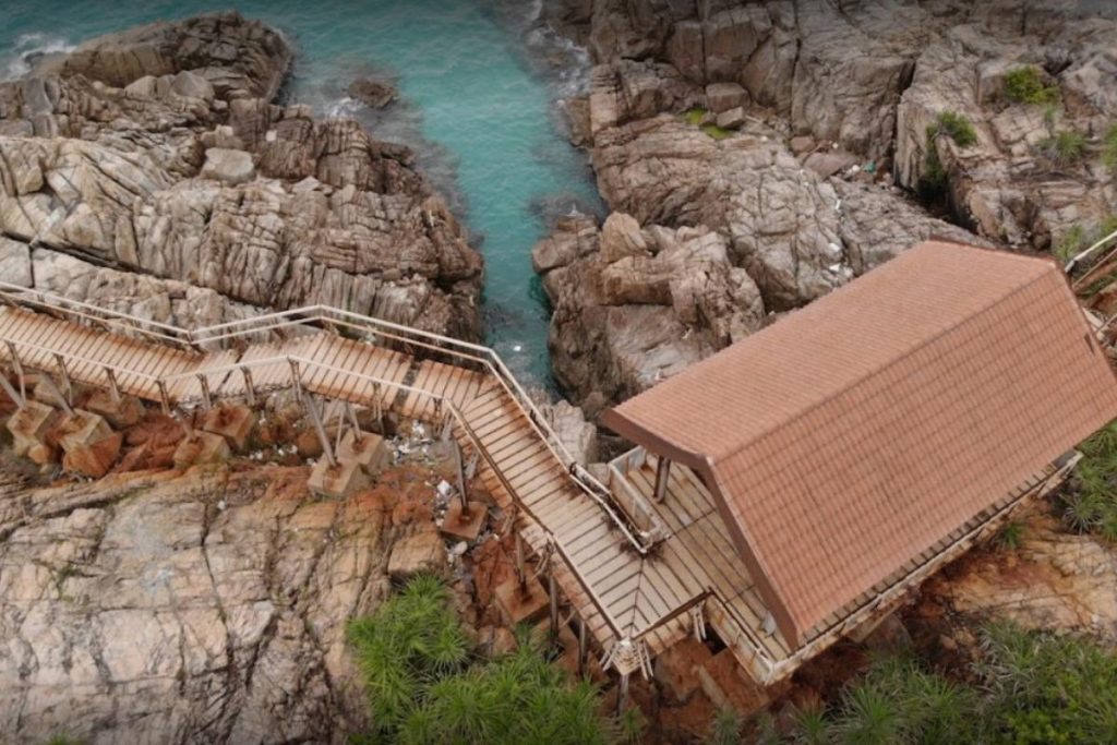 8 Tempat Menarik di Pulau Perhentian 2025 4 Hike Up Wind Farm