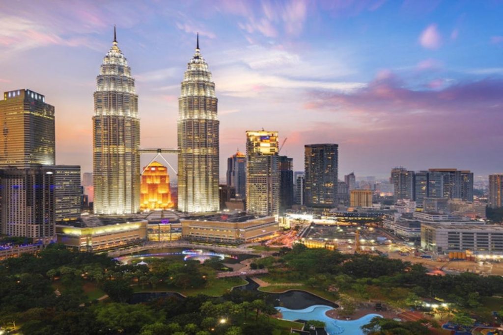 Top 9 Best Things to do in Kuala Lumpur 2025 6 Take Beautiful Instagram Shots At The Petronas Twin Towers