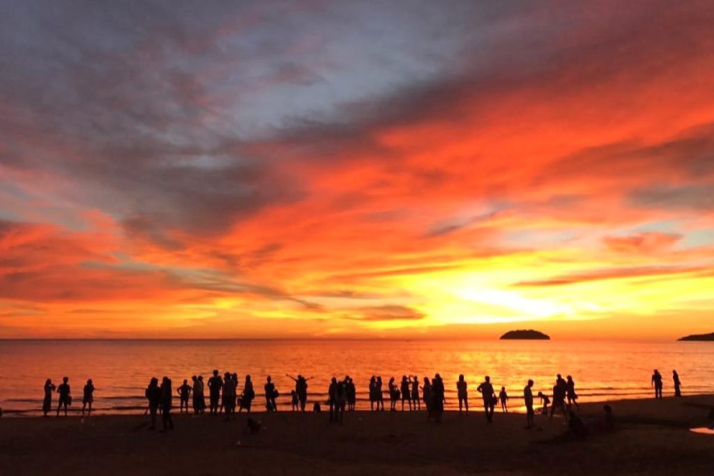 10 Tempat Menarik di Sabah 2025 3 Tanjung Aru Beach