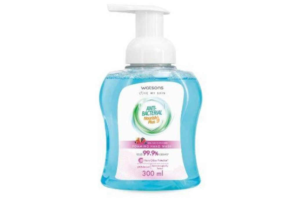 8 Pencuci Tangan Antibakteria Terbaik di Malaysia 2025 7 Watsons Antibacterial Wild Berry Foaming Hand Wash