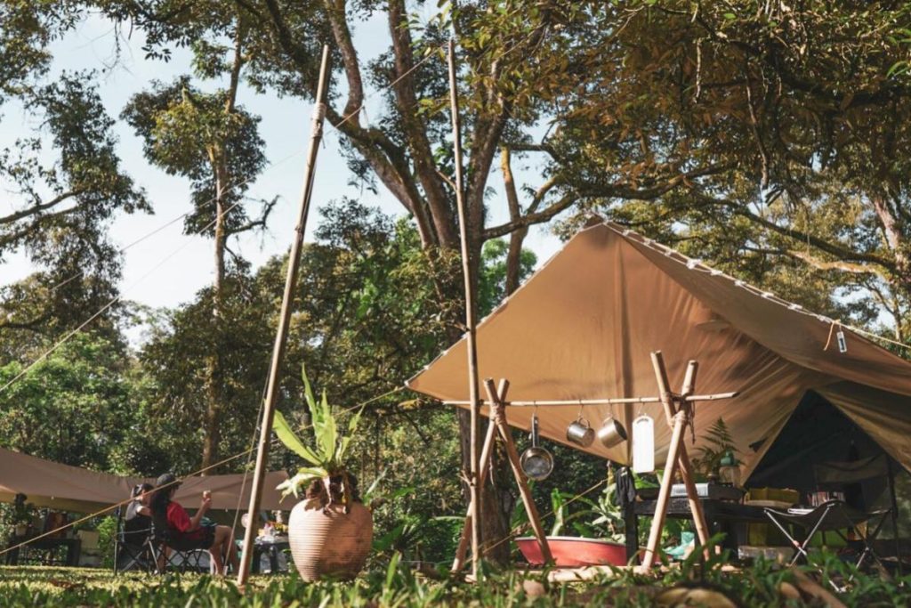 10 Tapak Perkhemahan Terbaik di Malaysia 2025 24 Hammocks By The River