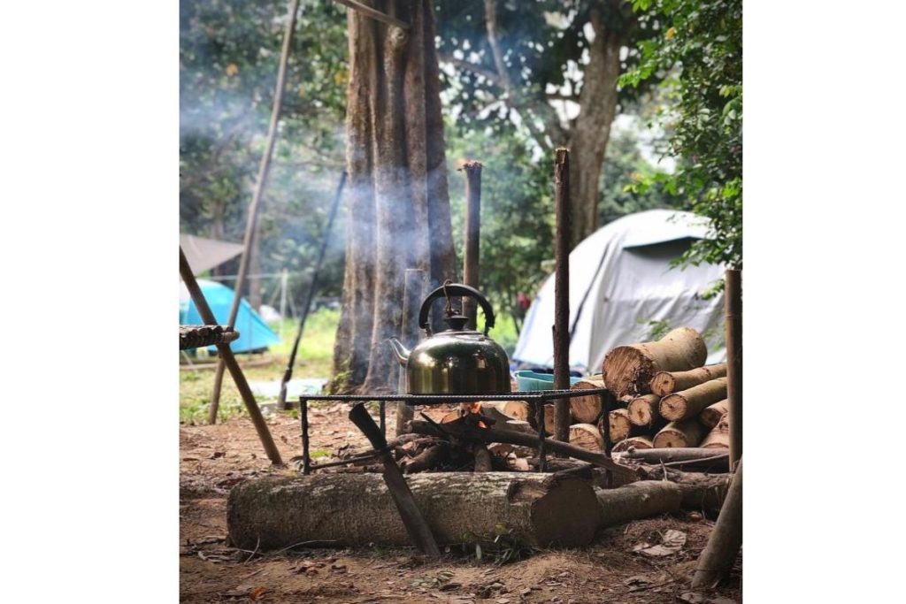 10 Tapak Perkhemahan Terbaik di Malaysia 2025 26 Hammocks By The River