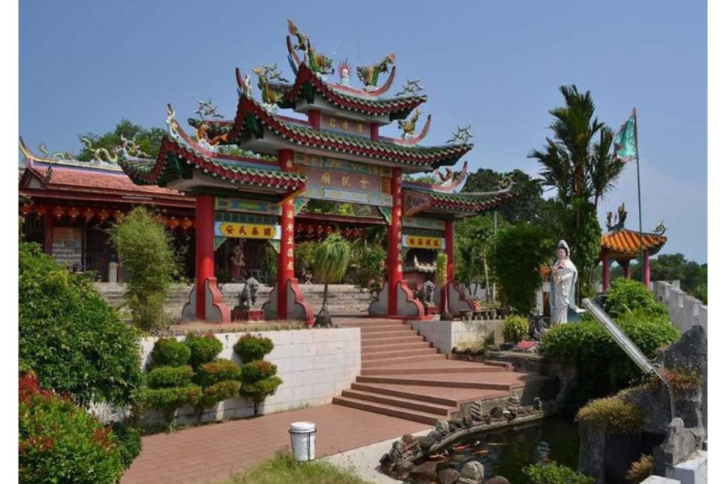 Top 8 Best Things To Do in Port Dickson 2025 15 Marvel At The Architecture Of Wan Loong Chinese Temple