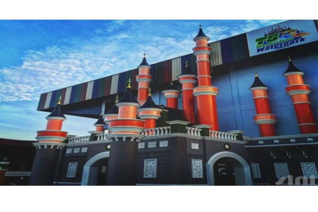 Top 9 Best Indoor Theme Parks in Malaysia 2025 16 TS Wonderland Indoor Water Theme Park