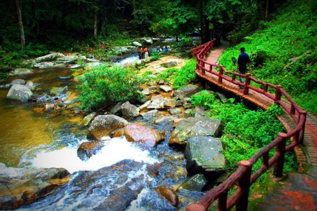 12 Air Terjun Terbaik di Malaysia 2025 23 Air Terjun Hutan Lipur Lata Bayu