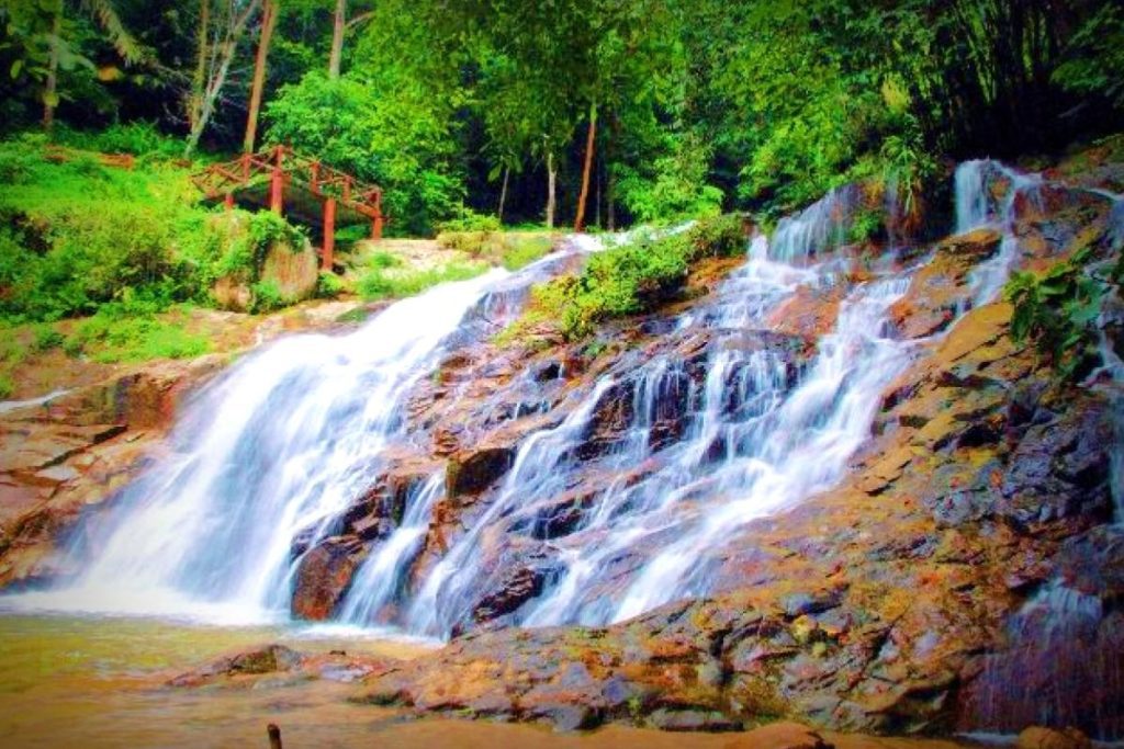 12 Air Terjun Terbaik di Malaysia 2025 22 Air Terjun Hutan Lipur Lata Bayu