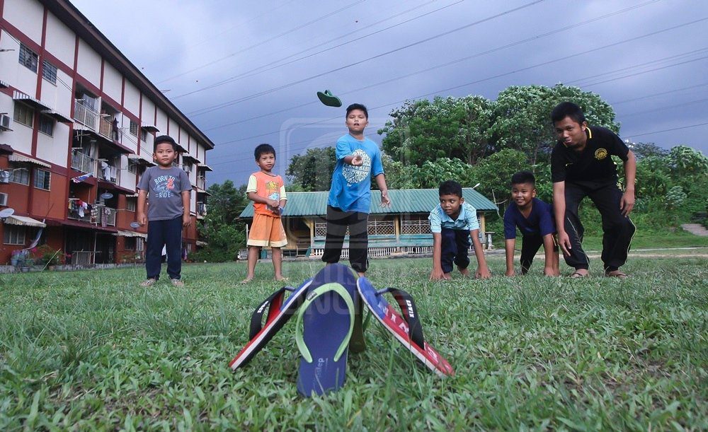 12 Permainan Tradisional Menarik 2025 7 Baling Selipar