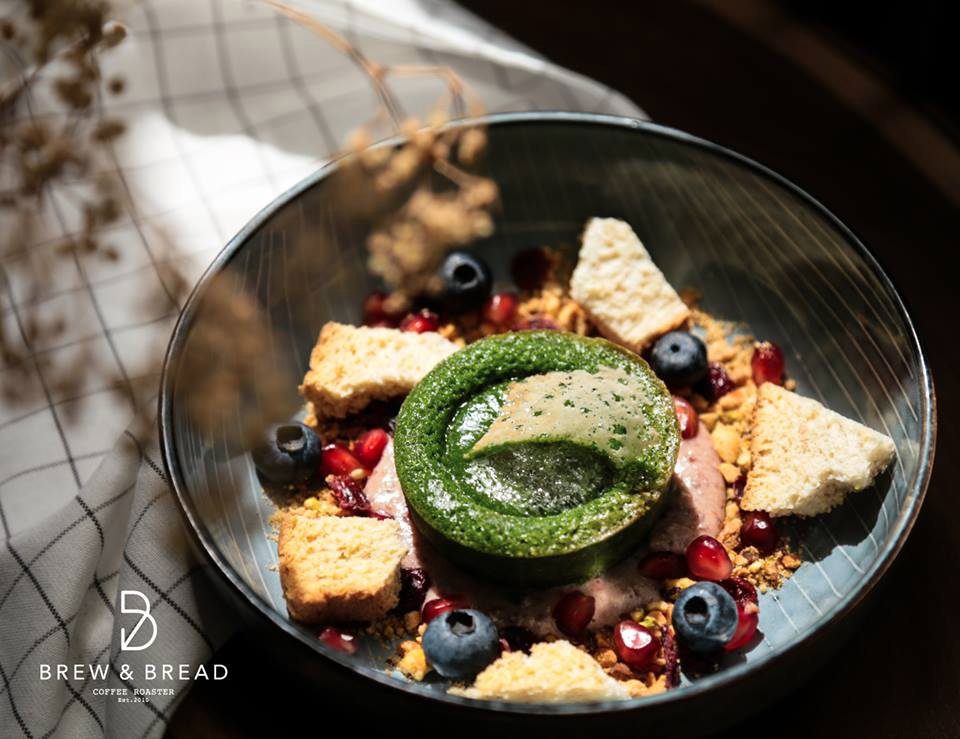 9 Kafe Terbaik di Kota Kemuning & Bukit Rimau 2025 4 Brew N Bread