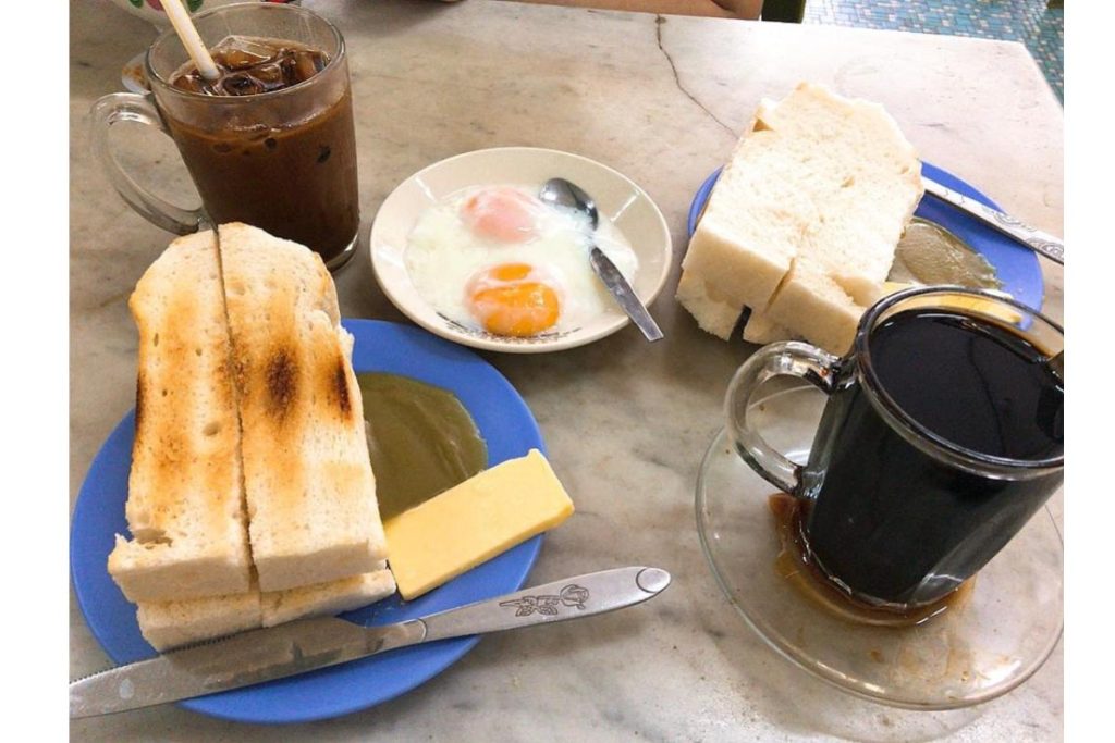 8 Aktiviti Menarik untuk Dilakukan di Raub, Pahang 2025 11 Craving Hainanese Breakfast at Tong Nam Bee