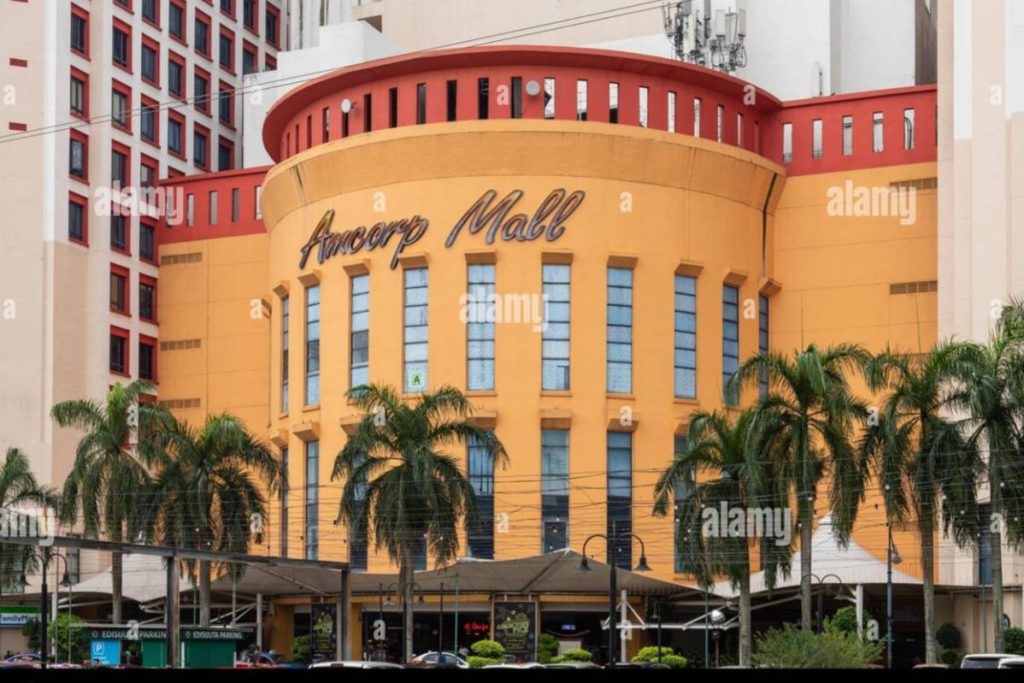 Top 8 Best Economical Shopping Places in KL 2025 4 Flea Market at AMCORP Mall