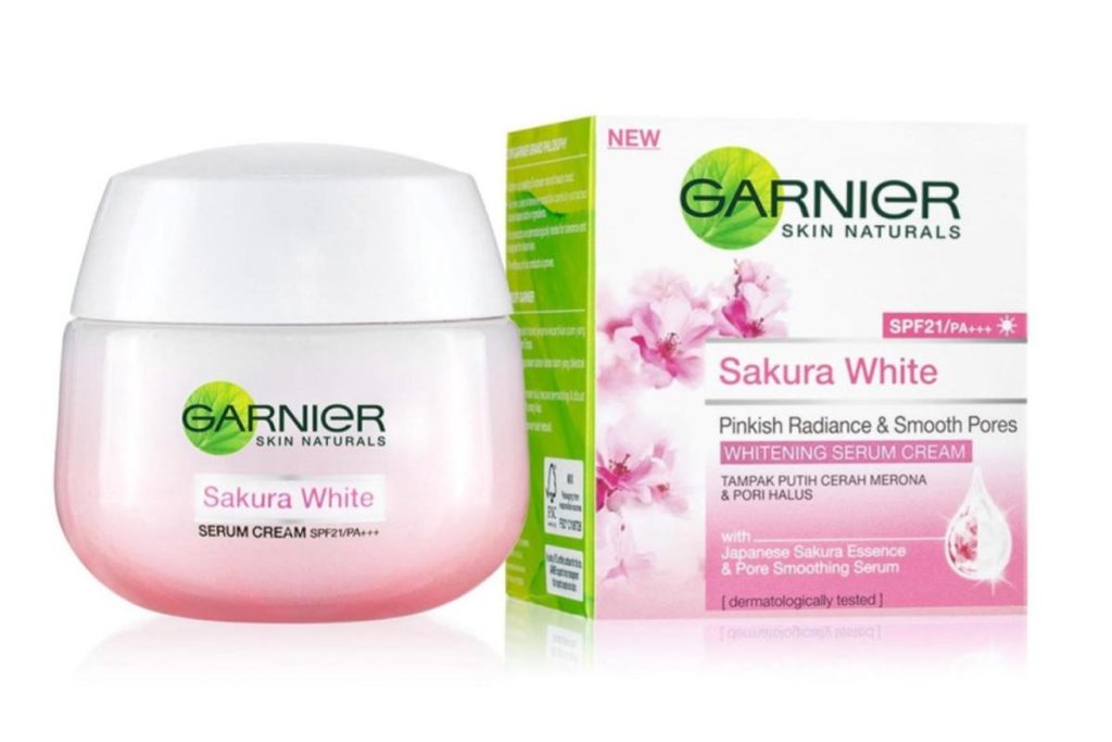 8 Garnier Skincare Terbaik di Malaysia 2025 7 Garnier Sakura White Pinkish Radiance Moisturizing Cream