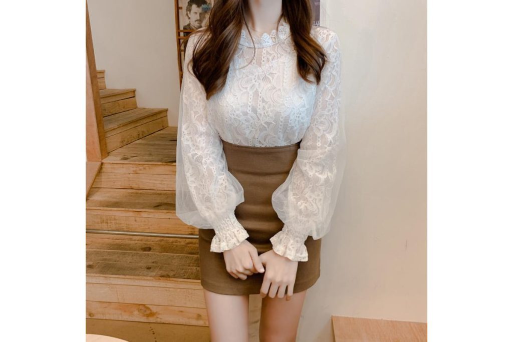 8 Baju Renda Putih Terbaik di Malaysia 2025 3 Lantern Sleeve Mesh Top